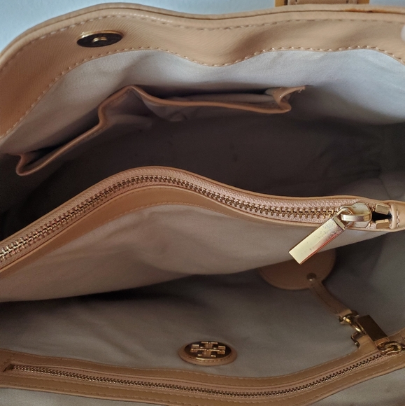$500 Tory Burch Robinson Glossy Tan Brown Large Satchel Tote bag - Picture 4 of 15